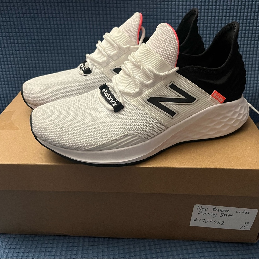 Brand New!!! Balance White and Black Running Shoes women’s